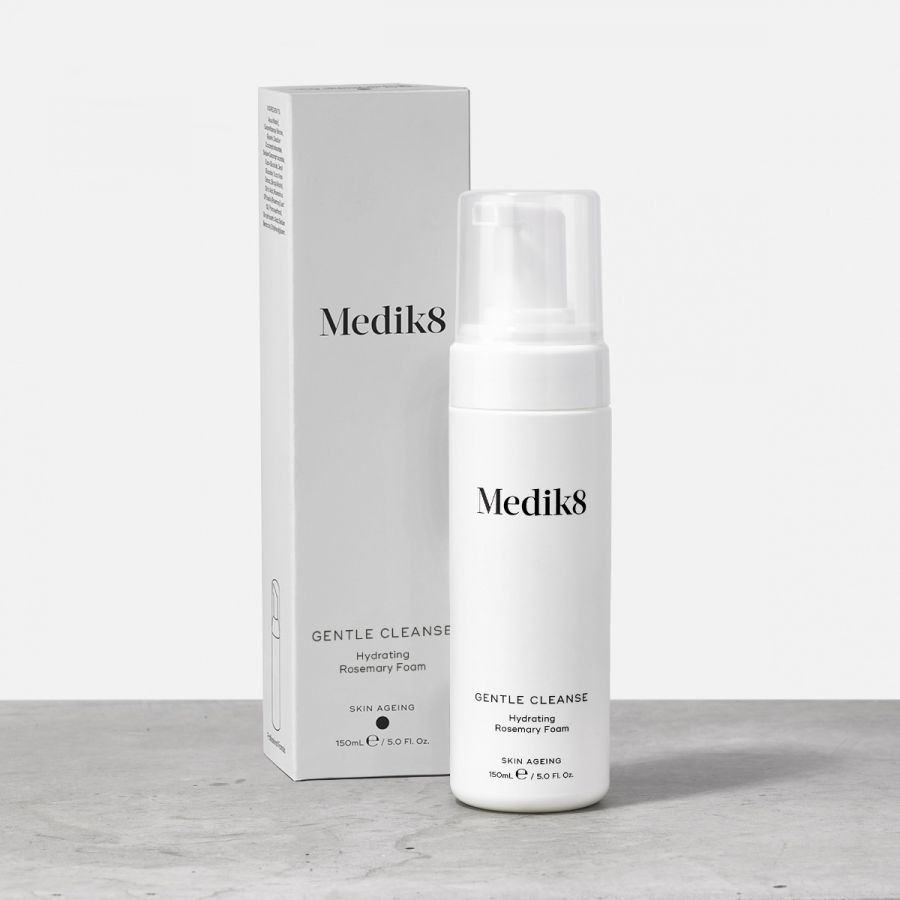 Medik8 Gentle Cleance - Увлажняющая очищающая пенка с розмарином