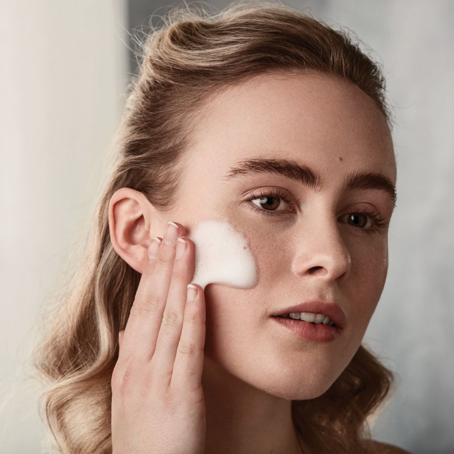 Medik8 Безмасляное очищающее средство от высыпаний с AHA/BHA Clarifying foam